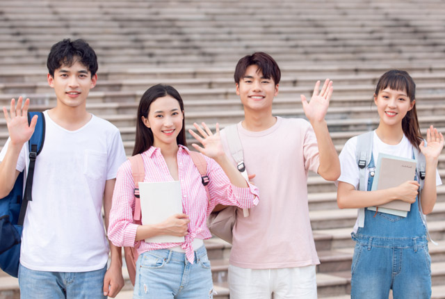 扮演不同的角色