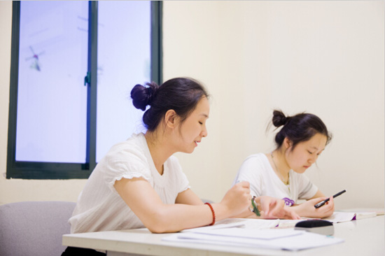 專業(yè)老師輔導(dǎo)