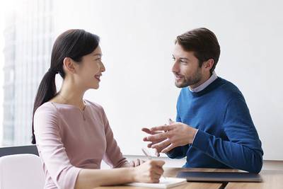 融合在線學(xué)習(xí)和真人授課