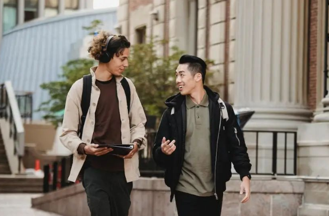 初次踏入全英語環(huán)境，2023準(zhǔn)留學(xué)生們收下這個(gè)'英語百寶箱'！