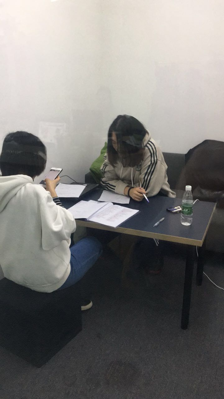 上課